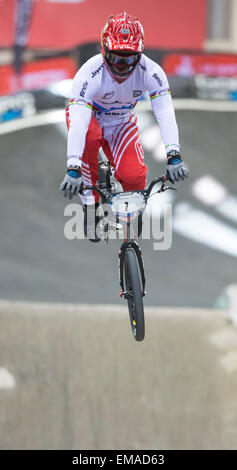 Manchester, UK. 18 avril, 2015. Supercross BMX UCI Coupe du monde. Le premier jour. Sam Willoughby (AUS) (2014 Champion du Monde et médaillé d'argent olympique de 2012) au cours de la session pratique Hommes Elite. Credit : Action Plus Sport Images/Alamy Live News Banque D'Images