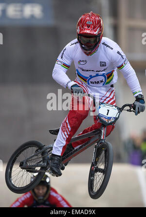 Manchester, UK. 18 avril, 2015. Supercross BMX UCI Coupe du monde. Le premier jour. Sam Willoughby (AUS) (2014 Champion du Monde et médaillé d'argent olympique de 2012) au cours de la session pratique Hommes Elite. Credit : Action Plus Sport Images/Alamy Live News Banque D'Images
