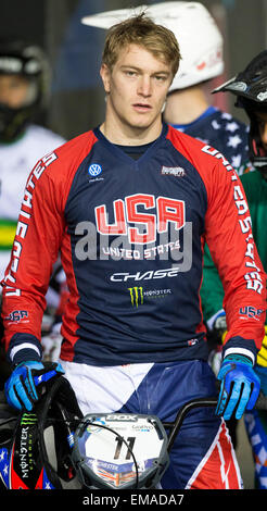 Manchester, UK. 18 avril, 2015. Supercross BMX UCI Coupe du monde. Le premier jour. Connor Fields (USA) s'apprête à commencer la pratique sur la piste de BMX. Credit : Action Plus Sport Images/Alamy Live News Banque D'Images