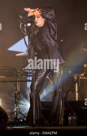 Indio, California, USA. Apr 17, 2015. Singer Lykke Li effectue en direct durant les trois jours de musique Coachella festival des arts et à l'Empire Polo Club à Indio, Californie © Daniel DeSlover/ZUMA/Alamy Fil Live News Banque D'Images