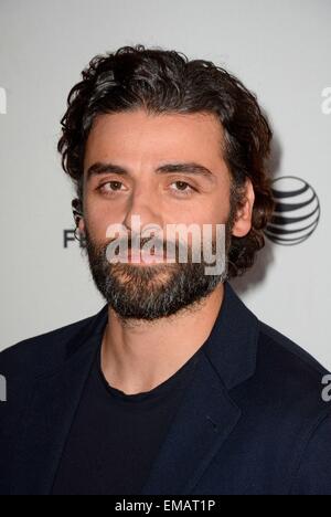 New York, NY, USA. 18 avr, 2015. Oscar Isaac aux arrivées de Mojave en première mondiale au Festival du film de Tribeca 2015, la School of Visual Arts (SVA) Theatre, New York, NY Le 18 avril 2015. Credit : Derek Storm/Everett Collection/Alamy Live News Banque D'Images