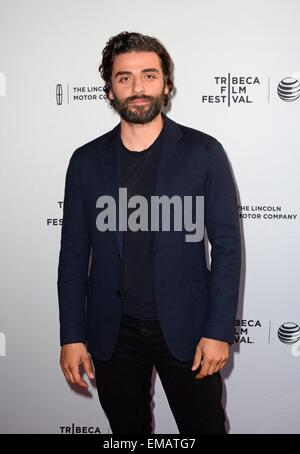 New York, NY, USA. 18 avr, 2015. Oscar Isaac aux arrivées de Mojave en première mondiale au Festival du film de Tribeca 2015, la School of Visual Arts (SVA) Theatre, New York, NY Le 18 avril 2015. Credit : Derek Storm/Everett Collection/Alamy Live News Banque D'Images