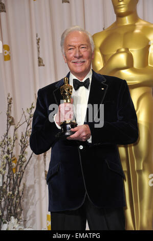 LOS ANGELES, CA - 26 février 2012 : Christopher Plummer, gagnant du meilleur acteur de soutien pour les débutants, à la 82e Academy Awards au Hollywood & Highland Theater, Hollywood. Banque D'Images