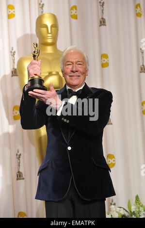 LOS ANGELES, CA - 26 février 2012 : Christopher Plummer, gagnant du meilleur acteur de soutien pour les débutants, à la 82e Academy Awards au Hollywood & Highland Theater, Hollywood. Banque D'Images