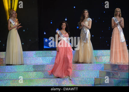 Moscou, Russie. 18 avr, 2015. Les participants prennent part à l'élection de Miss Russie 2015 pageant à Moscou, Russie, le 18 avril 2015. Miss France 2015 a annoncé son gagnant à Moscou Barvikha Concert Hall le samedi. Sofia Nikichuk a remporté le titre. © Pavel Bednyakov/Xinhua/Alamy Live News Banque D'Images