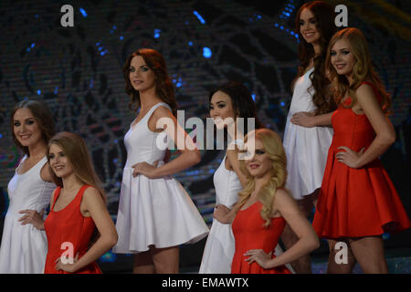 Moscou, Russie. 18 avr, 2015. Les participants prennent part à l'élection de Miss Russie 2015 pageant à Moscou, Russie, le 18 avril 2015. Miss France 2015 a annoncé son gagnant à Moscou Barvikha Concert Hall le samedi. Sofia Nikichuk a remporté le titre. © Pavel Bednyakov/Xinhua/Alamy Live News Banque D'Images