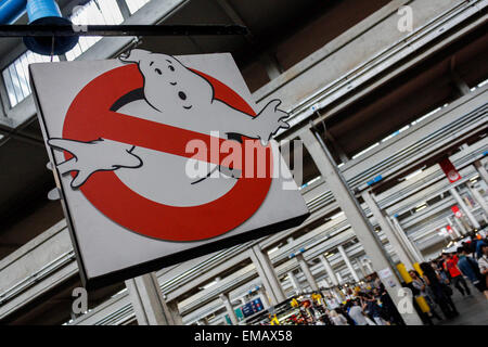 Turin, Italie. 18 avr, 2015. Armoiries de Ghostbusters. Des milliers de visiteurs à la vingt et unième édition de Turin Comics, le salon qui réunit les fans de bandes dessinées, dessins animés, jeux vidéo et de l'inévitable cosplayers. © Elena Aquila/Pacific Press/Alamy Live News Banque D'Images