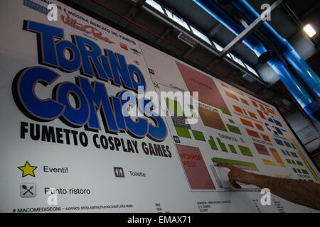 Turin, Italie. 18 avr, 2015. Des milliers de visiteurs à la vingt et unième édition de Torino Comics, le salon qui réunit les fans de bandes dessinées, dessins animés, jeux vidéo et de l'inévitable cosplayers. © Elena Aquila/Pacific Press/Alamy Live News Banque D'Images