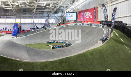 Manchester, UK. 18 avr, 2015. Supercross BMX UCI Coupe du monde. Le premier jour. Vue de l'intérieur de la piste de BMX, Centre National de cyclisme, Manchester, Royaume-Uni : Action Crédit Plus Sport/Alamy Live News Banque D'Images