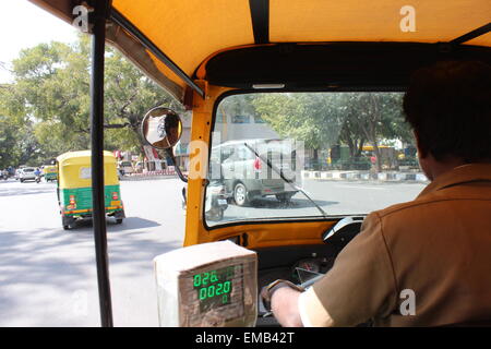 La ville de Bangalore, anciennement connu sous le nom de Bangalore, dans le sud de l'Inde centrale. L'intérieur et à l'auto rickshaw Banque D'Images