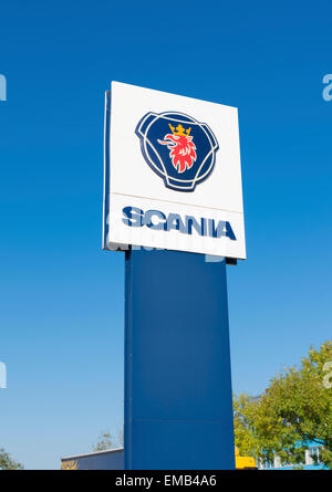 Logo Scania à l'usine de production néerlandaise à Zwolle. C'est le principal centre de production européen pour les camions Banque D'Images