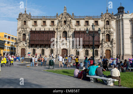 Lima, Pérou. Palais de l'archevêque, sur la Plaza de Armas. Banque D'Images