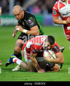 Gloucester, Royaume-Uni. 18 avr, 2015. Jonny Mai de Gloucester Rugby abordés au cours de l'European Rugby Challenge Cup demi-finale entre Gloucester Rugby vs Exeter Chiefs au stade Kingsholm Credit : Action Plus Sport/Alamy Live News Banque D'Images