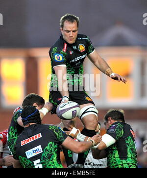 Gloucester, Royaume-Uni. 18 avr, 2015. Kai Horstmann de Exeter Chiefs remporte la ligne au cours de l'European Rugby Challenge Cup demi-finale entre Gloucester Rugby vs Exeter Chiefs au stade Kingsholm Credit : Action Plus Sport/Alamy Live News Banque D'Images