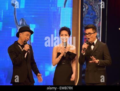 Hong Kong. Apr 19, 2015. L'actrice Miriam Yeung (C) et l'acteur Jordan Chan (L) assister à la 34e Hong Kong Film Awards cérémonie dans le sud de la Chine, Hong Kong, le 19 avril 2015. © Il Jingjia/Xinhua/Alamy Live News Banque D'Images