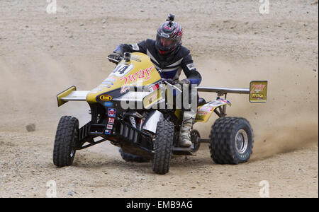 Wanaka, Nouvelle-Zélande. Apr 19, 2015. Ian Ffitch à la course vers le ciel dans la vallée de Cardrona, Wanaka le 19 avril 2015 Credit : Action Plus Sport/Alamy Live News Banque D'Images