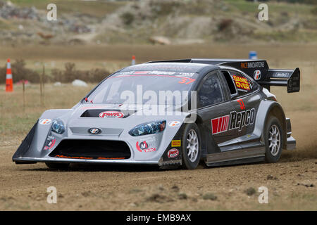 Wanaka, Nouvelle-Zélande. Apr 19, 2015. Tony Quinn à la course vers le ciel dans la vallée de Cardrona, Wanaka le 19 avril 2015 Credit : Action Plus Sport/Alamy Live News Banque D'Images