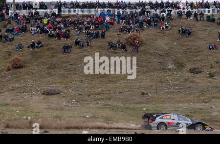 Wanaka, Nouvelle-Zélande. Apr 19, 2015. Tony Quinn à la course vers le ciel dans la vallée de Cardrona, Wanaka le 19 avril 2015 Credit : Action Plus Sport/Alamy Live News Banque D'Images