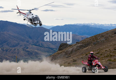 Wanaka, Nouvelle-Zélande. Apr 19, 2015. Ron Kirkman (NZL) à la course vers le ciel dans la vallée de Cardrona, Wanaka le 19 avril 2015 Credit : Action Plus Sport/Alamy Live News Banque D'Images