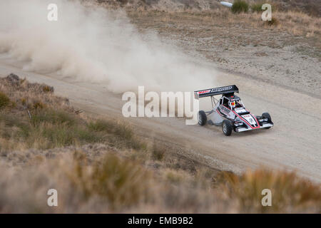 Wanaka, Nouvelle-Zélande. Apr 19, 2015. Brett Hayward (AUS) à la course vers le ciel dans la vallée de Cardrona, Wanaka le 19 avril 2015 Credit : Action Plus Sport/Alamy Live News Banque D'Images