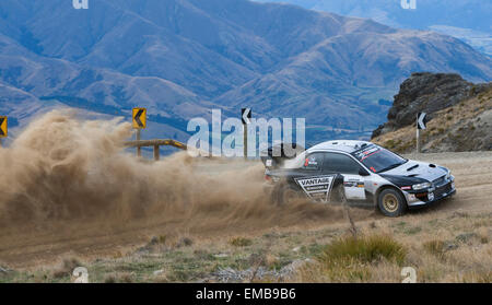 Wanaka, Nouvelle-Zélande. Apr 19, 2015. Alaitair McRae (Ecosse) à la course vers le ciel dans la vallée de Cardrona, Wanaka le 19 avril 2015 Credit : Action Plus Sport/Alamy Live News Banque D'Images