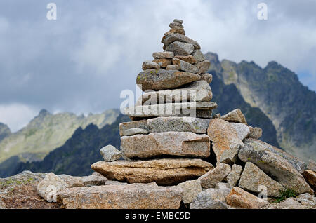 Tas de pierres dans les montagnes Banque D'Images