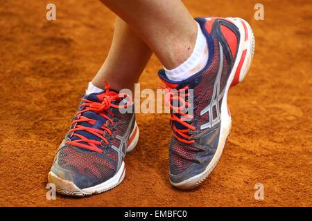 Close-up of tennis player jambes sur la terre battue Banque D'Images