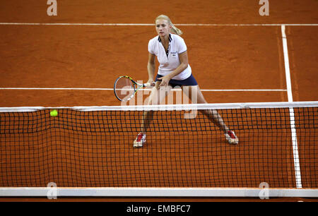 Kiev, UKRAINE - 21 avril 2013 : Lesia Tsurenko de l'Ukraine en action au cours de BNP Paribas FedCup match contre Eugenie Bouchard du Canada le 21 avril 2013 à Kiev, Ukraine Banque D'Images