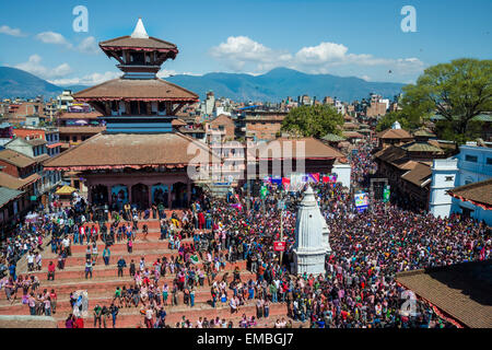 Vue sur durbar square de Katmandou lors du festival holi Banque D'Images