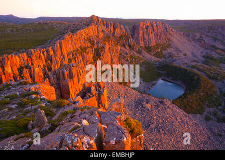 Tarn tranquille de dessus - Parc National Ben Lomond - Tasmanie - Australie Banque D'Images