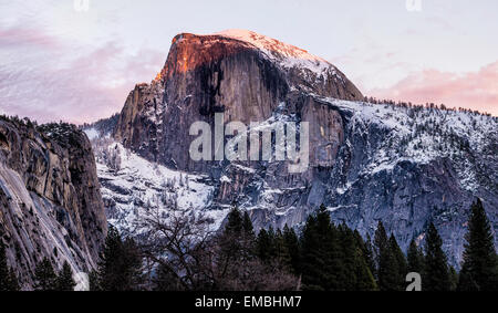 La Yosemite Demi Dôme au coucher du soleil Banque D'Images