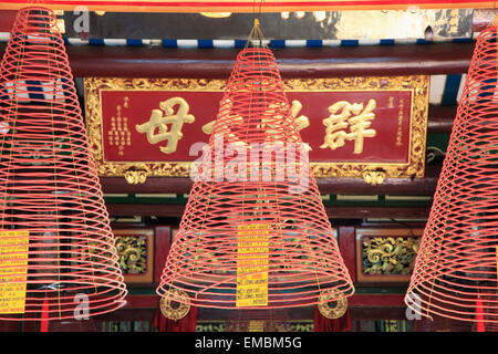 Vietnam, Hoi An, Fujian, la Pagode Phuc Kien Assembly Hall, spirales d'encens, Banque D'Images