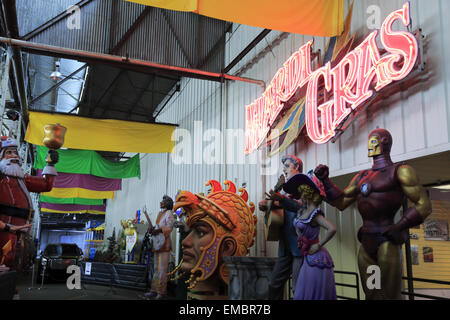 L'entrée de Blaine Kern's Mardi Gras World avec l'enseigne au néon de Mardi Gras, La Nouvelle-Orléans, Louisiane, Etats-Unis Banque D'Images