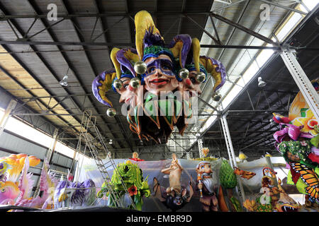 Diverses pièces de flottement du Mardi Gras et les chiffres d'affichage de pièces dans Mardi Gras World, New Orleans, Louisiane USA Banque D'Images