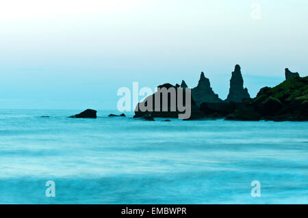 Pinnacles de Reynisdrangar, Vik i Myrdal, Mýrdalur, Région du Sud, Islande Banque D'Images