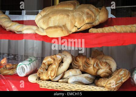 Dans une boulangerie Pains Spéciaux fenêtre, Priego de Córdoba, Cordoue, Andalousie, province de l'Espagne, l'Europe de l'Ouest. Banque D'Images