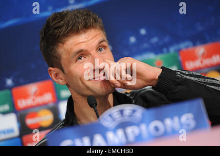 Munich, Allemagne. Apr 20, 2015. Le Bayern de Munich, Thomas Mueller assiste à une conférence de presse à l'Allianz Arena de Munich, Allemagne, 20 avril 2015. Munich rencontrera le FC Porto en Ligue des Champions en match quart 21 avril 2015. Photo : Andreas Gebert/dpa/Alamy Live News Banque D'Images