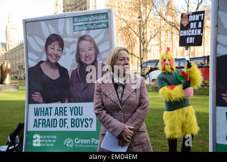 Le Parti Vert affiche de campagne lancement le 19/01/2015 à College Green, Londres. La chef du Parti vert, Natalie Bennett lance la nouvelle affiche du parti qui propose le slogan "Que craignez-vous, les garçons ?". Photo par Julie Edwards Banque D'Images