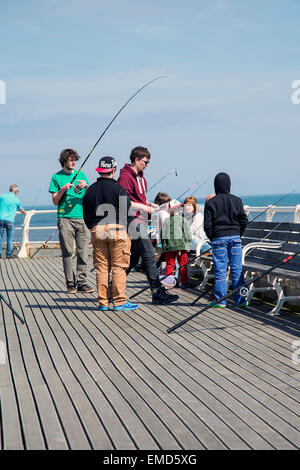 La pêche au large de la jetée de Cromer Banque D'Images