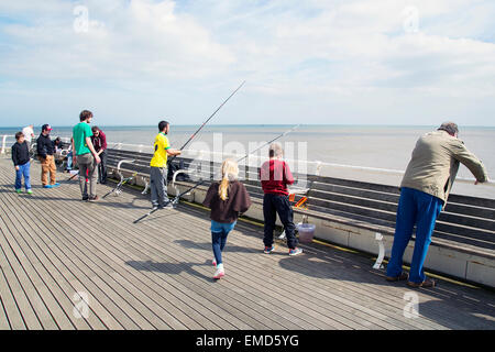 La pêche au large de la jetée de Cromer Banque D'Images