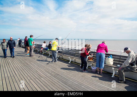 La pêche au large de la jetée de Cromer Banque D'Images