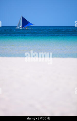 Plage de sable blanc et voile Banque D'Images
