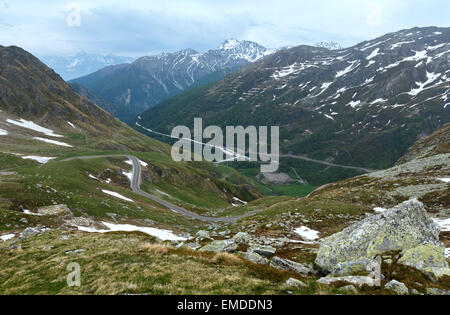 Col du Grand-Saint-Bernard paysage d'été. Il trouve en Suisse dans le canton du Valais, très proche de l'Italie. Banque D'Images