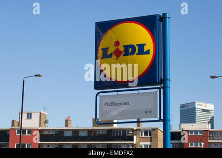 Lidl supermarché signer dans un magasin à East London UK Banque D'Images