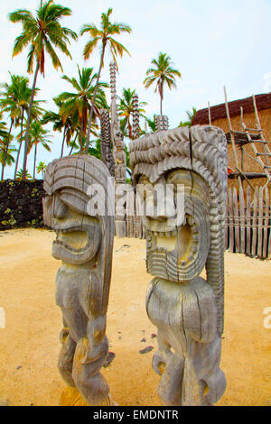 Hawaii, Big Island, Puuhonua o Honaunau, Parc historique national, statues, sculptures sur bois, Banque D'Images