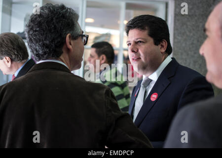 Gibraltar. 20 avril 2015. Dominique Searle, éditeur de l'Gibraltar Chronicle Journal quotidien depuis 1996, a été confirmé aujourd'hui à avoir été nommé Représentant spécial du Ministre en chef. Le poste est en vigueur à compter du 1er mai et il sera basé entre Gibraltar et Londres. Le rendez-vous verrez Searle développer d'autres contacts au Royaume-Uni et de développer et d'exploiter/commercial/financier possibilités politiques avec les organisations britanniques pour le gouvernement de Gibraltar. Crédit : Stephen Ignacio/Alamy Live News Banque D'Images