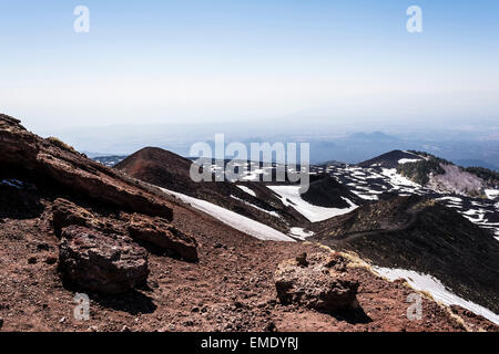 Paysage de montagne de l'Etna, de la roche volcanique et la neige, Sicile, Italie Banque D'Images