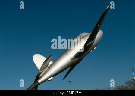 Lutterworth Leicestershire. Avion à réaction, Gloster Whittle célébrant Sir Frank Whittle sur le rond-point à l'entrée de Lutterworth. Angleterre des années 2015 2010 Royaume-Uni HOMER SYKES Banque D'Images