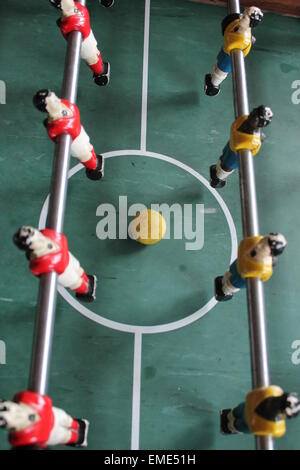 Table top football Foosball couleurs de l'équipe de soccer Banque D'Images