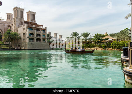 Tour de bateau abara Madinat Jumeirah à Dubai, UAE Banque D'Images